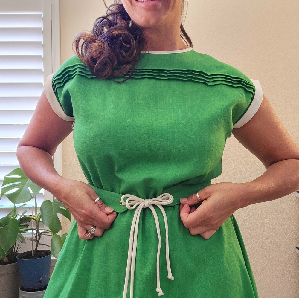 Vintage Dress by Miss Oops - Picture 4 of 17